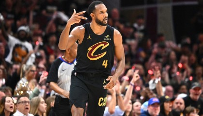 不止做DPOY！队记：莫布里今夏提升了跳投技术 控球&amp;终结也有增强