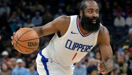 开云体育网址-现役轰50+谁最多？哈登23次第一 詹皇力压库里