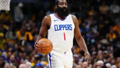 开云体育在线-骑士输给独行侠的背后，哈登与球队蜜月结束，詹姆斯迎来重磅利好